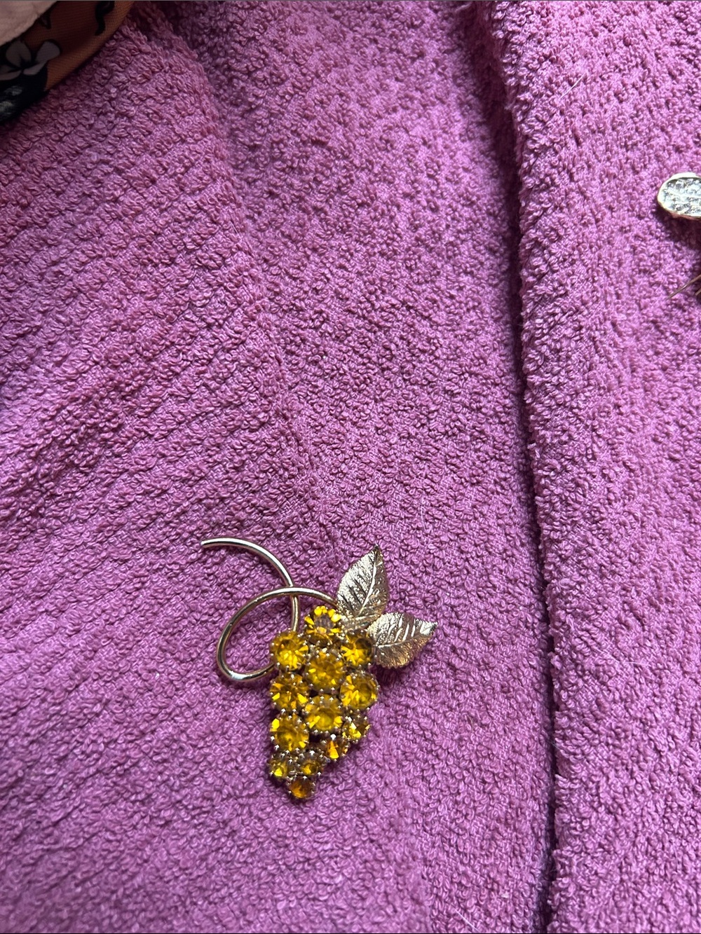 Yellow Crystal Grape Cluster Brooch - Vintage-Inspired Women’s Jewelry